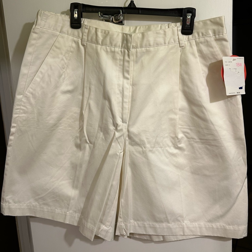 NWT Liz Claiborne White Women's Shorts, Size 18W